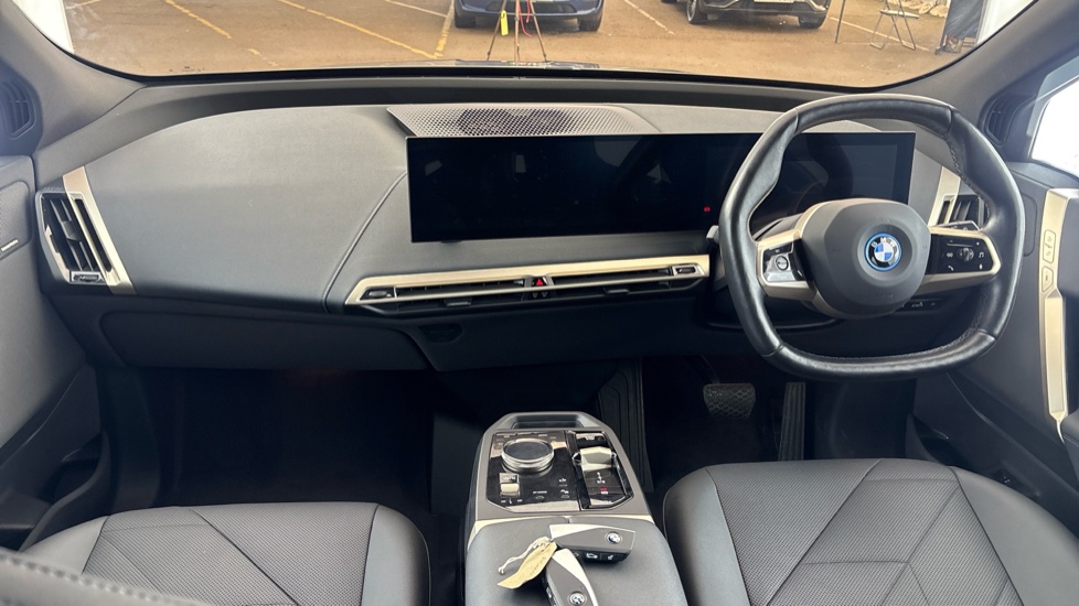 BMW iX Image 11