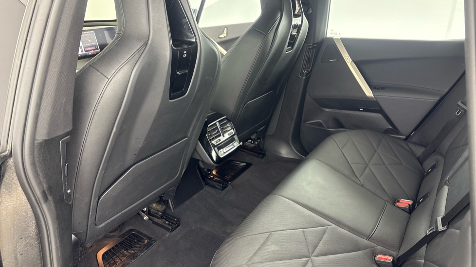 BMW iX Image 14