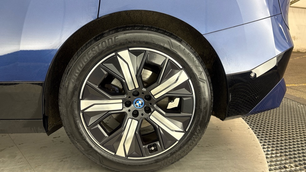 BMW iX Image 18