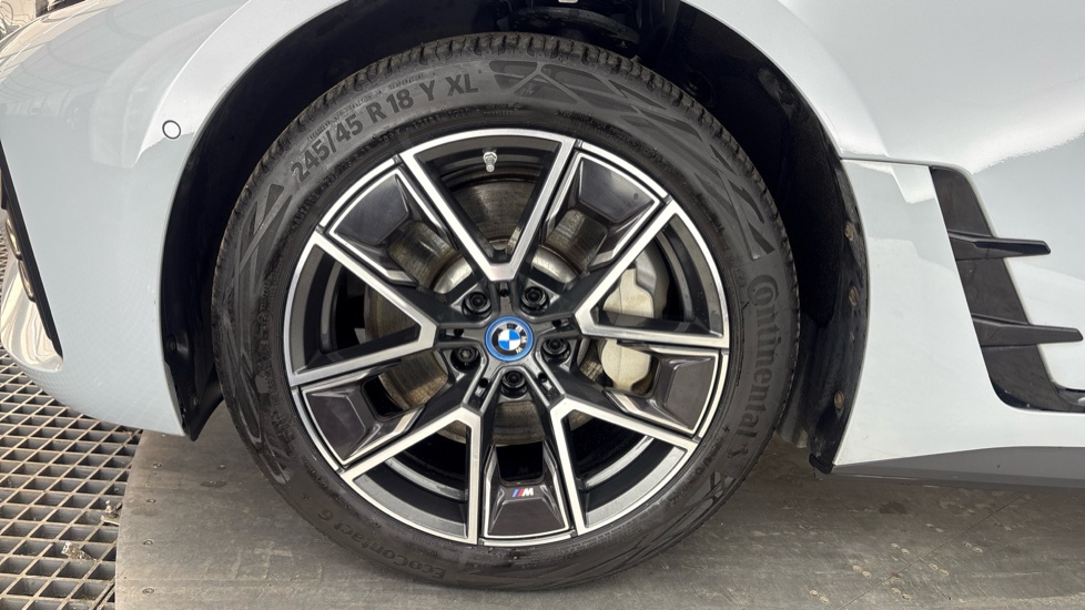 BMW I4 Image 17