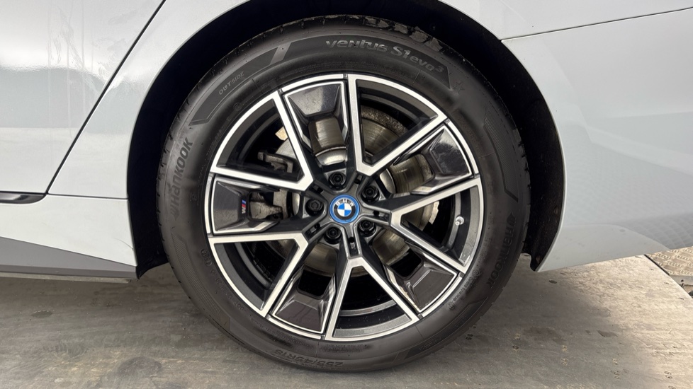 BMW I4 Image 18