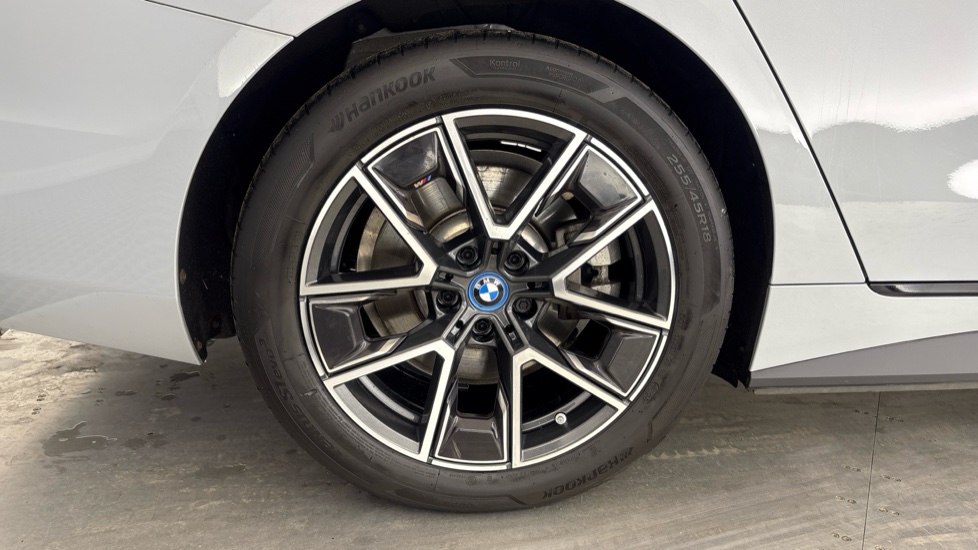 BMW I4 Image 19