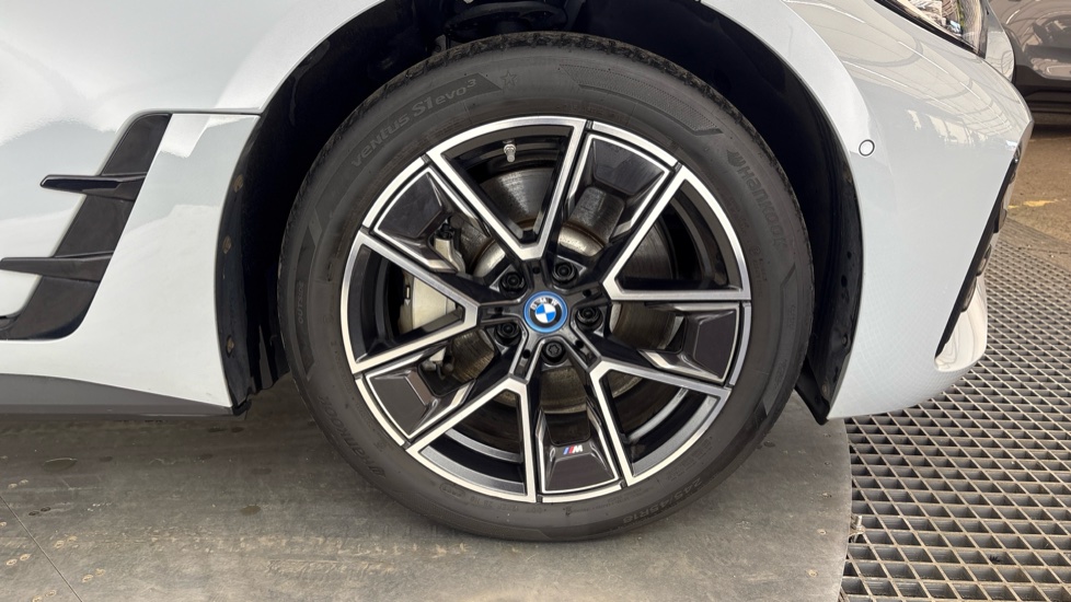 BMW I4 Image 20