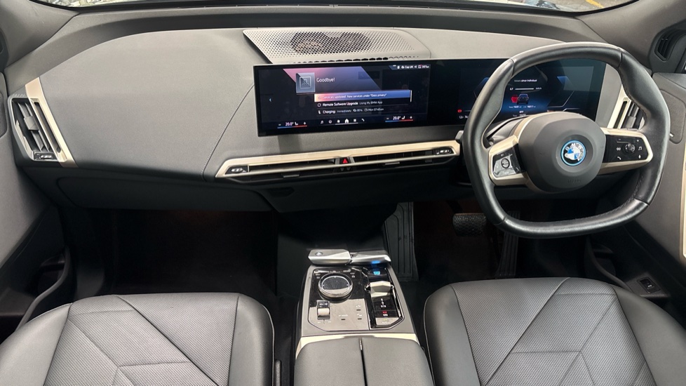 BMW iX Image 11