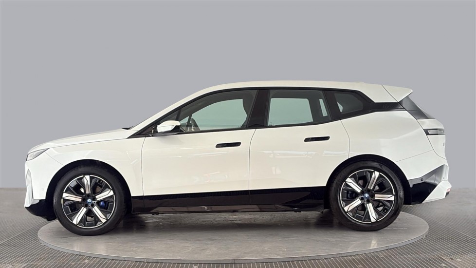 BMW iX Image 2