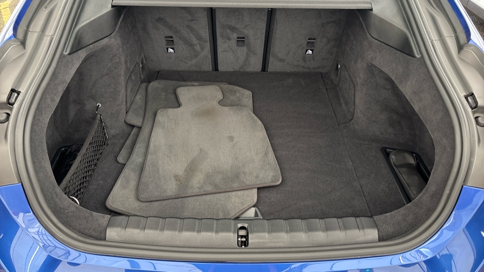 BMW I4 Image 15
