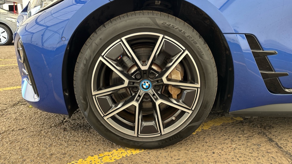BMW I4 Image 17