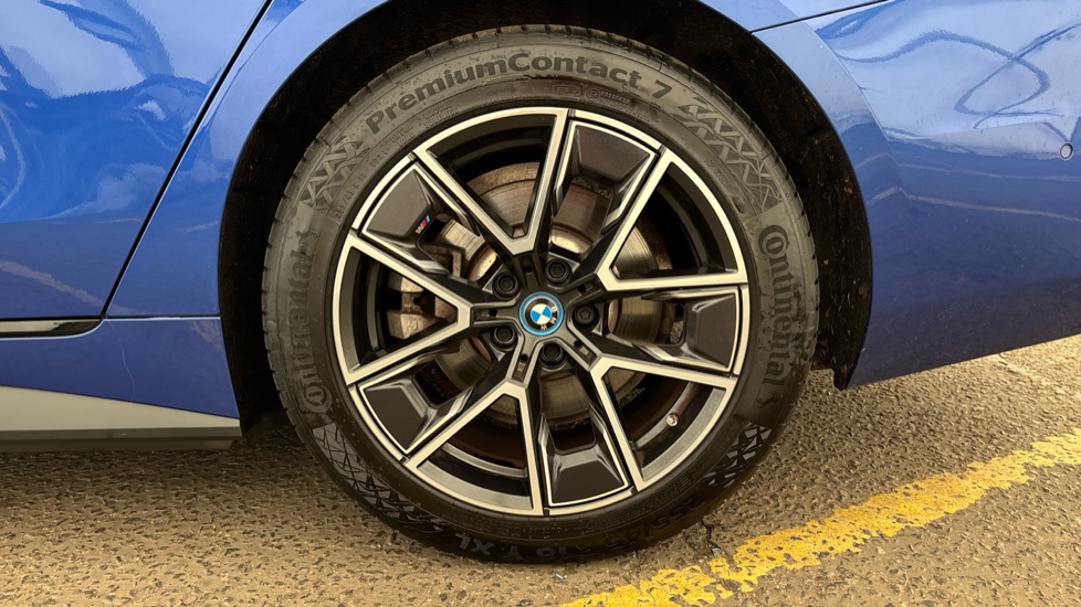 BMW I4 Image 18