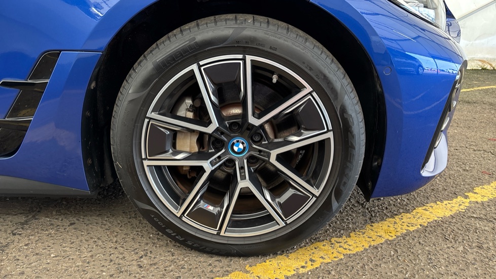 BMW I4 Image 20