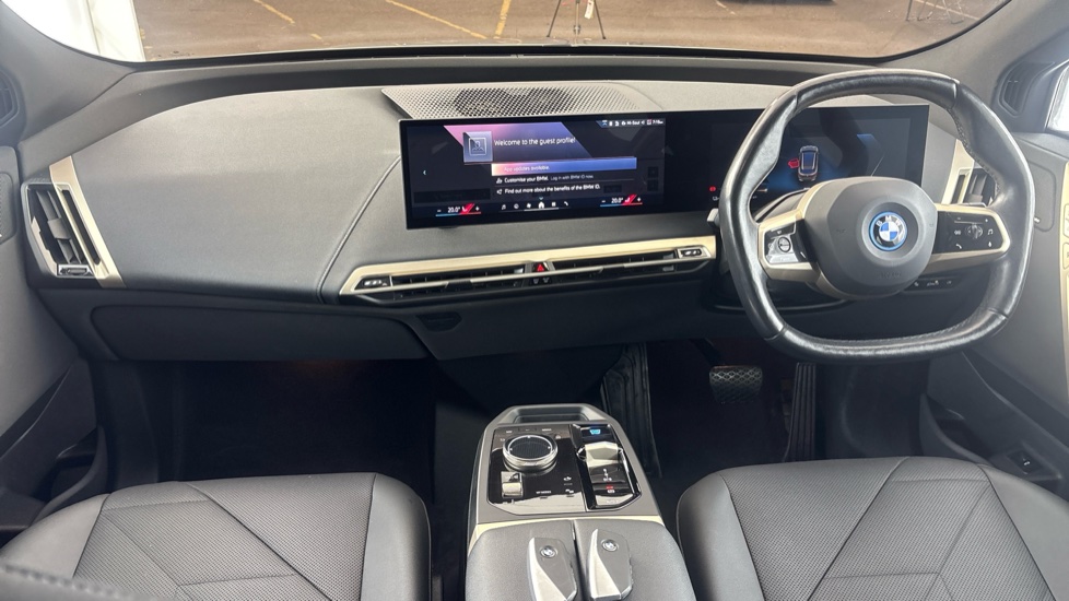 BMW iX Image 11