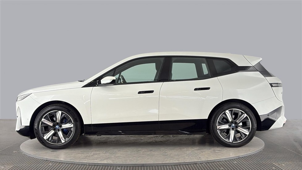 BMW iX Image 2