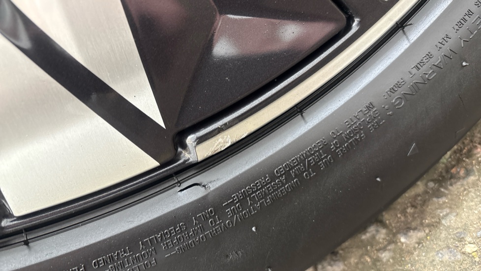BMW iX Scuff