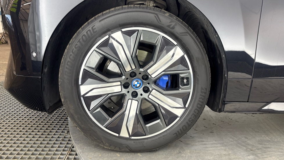 BMW iX Image 17