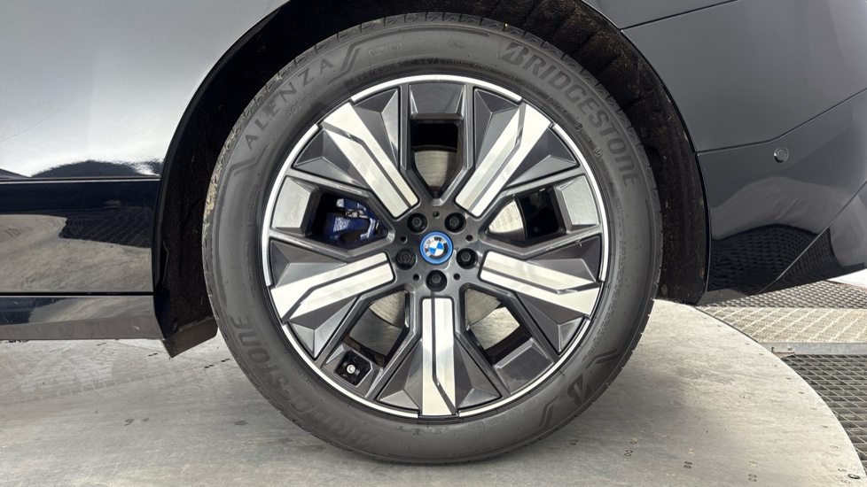 BMW iX Image 18