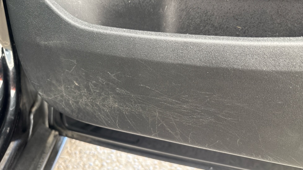 POLESTAR 2 Scratches