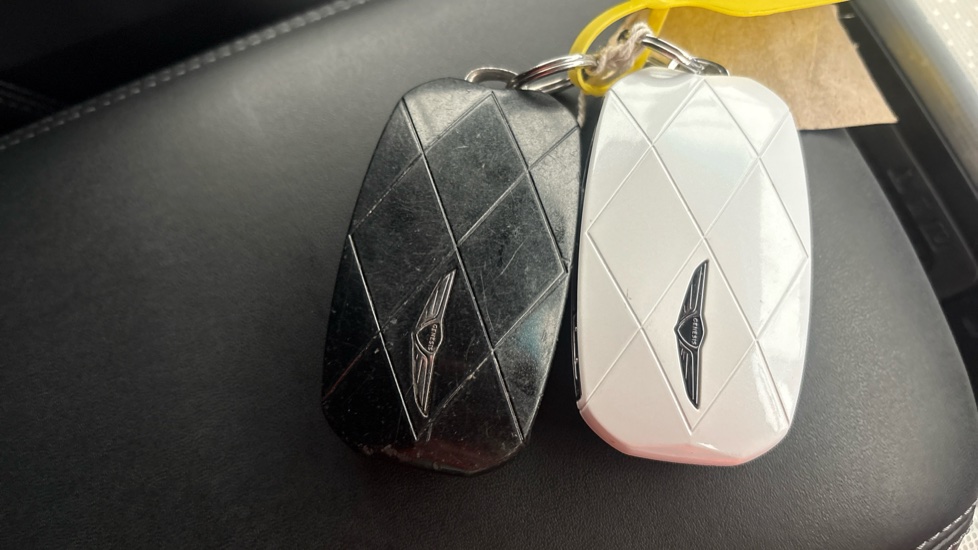 GENESIS GV60 two keys
