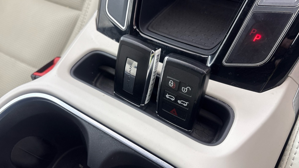JAGUAR I-PACE ESTATE SPECIAL EDITIONS 294kW EV400 HSE Black 90kWh 5dr Auto 11kW Charger