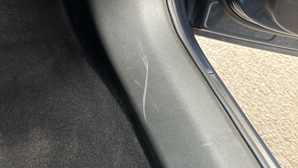 POLESTAR 2 Scuff