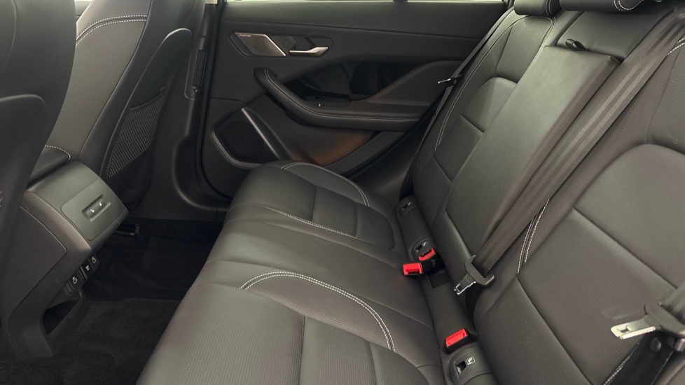 JAGUAR I-PACE Image 14