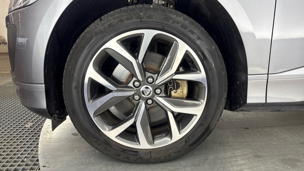 JAGUAR I-PACE Image 17