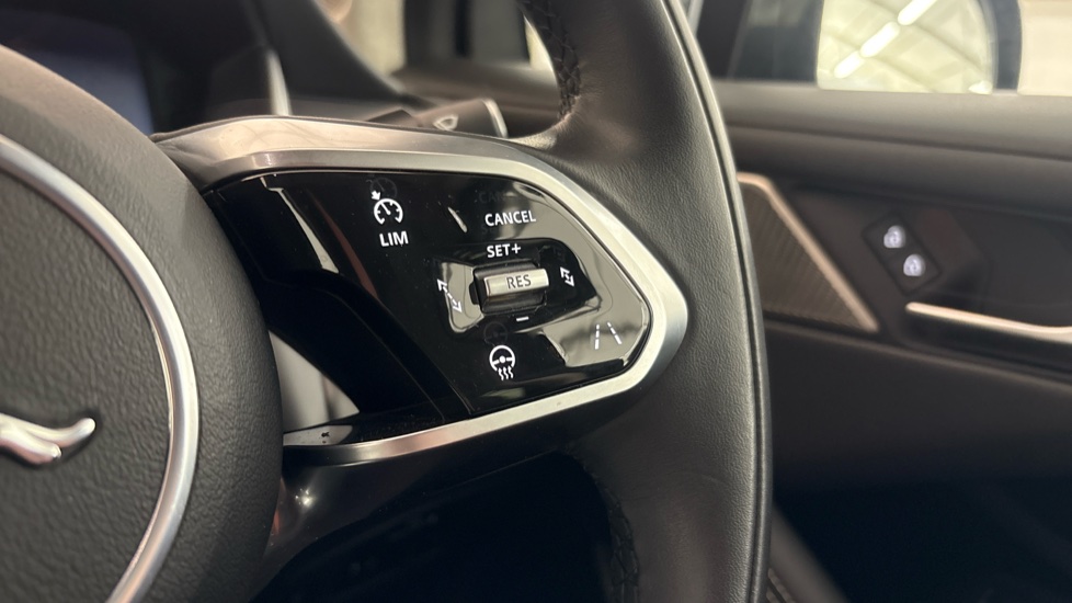 JAGUAR I-PACE Cruise control
