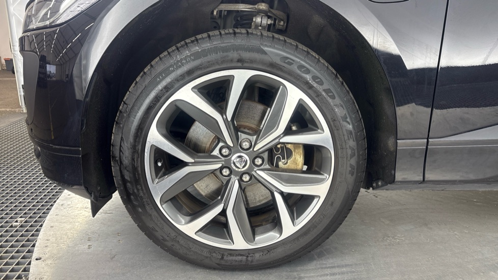 JAGUAR I-PACE Image 17