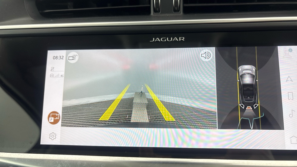 JAGUAR I-PACE reverse camera