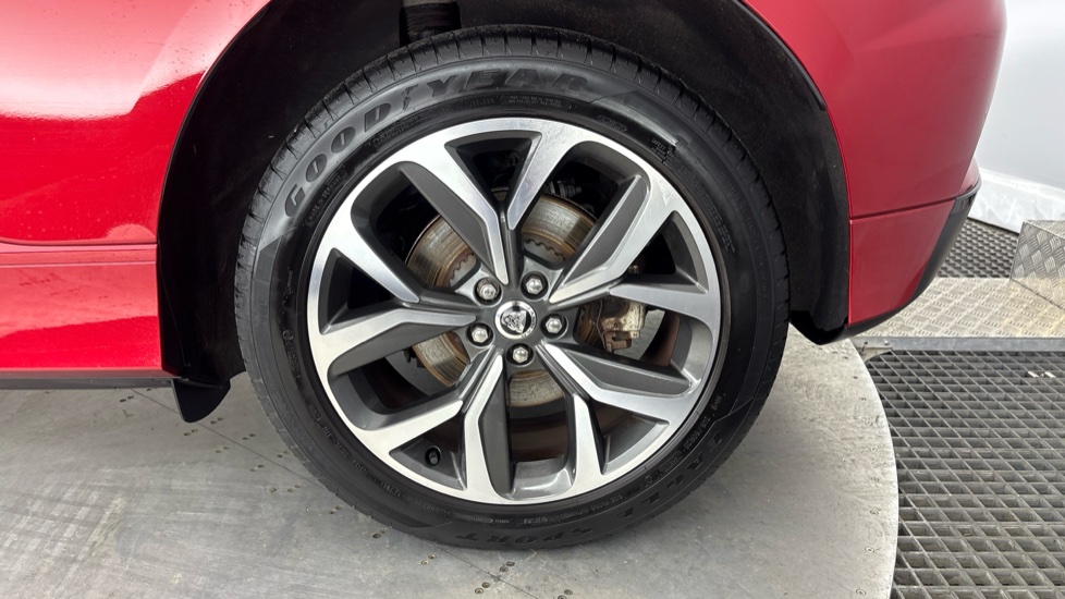 JAGUAR I-PACE Image 18