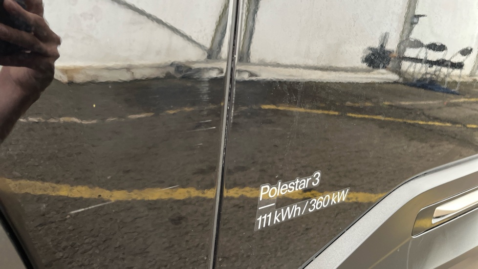 POLESTAR 3 wing scratch