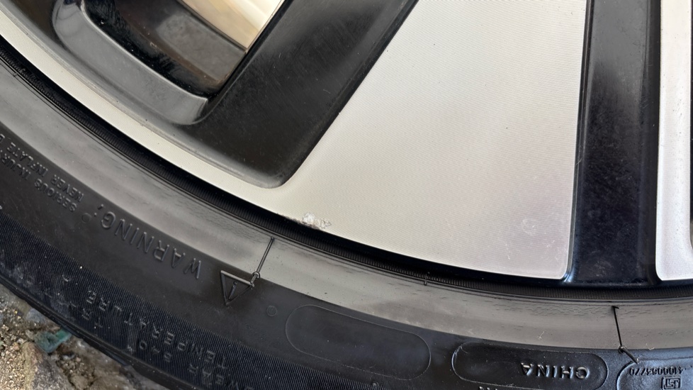 POLESTAR 2 Scuff