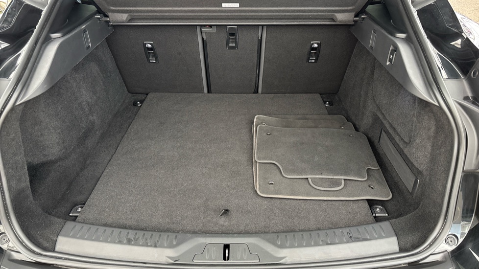 JAGUAR I-PACE Image 15