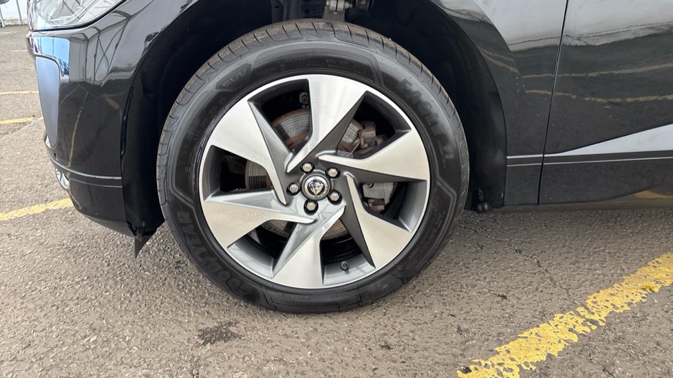 JAGUAR I-PACE Image 17