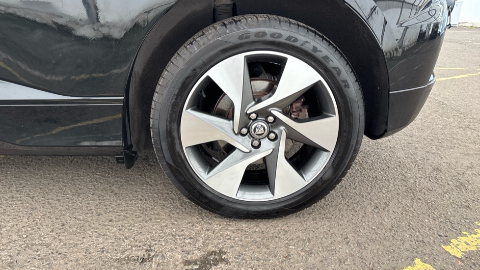 JAGUAR I-PACE Image 18