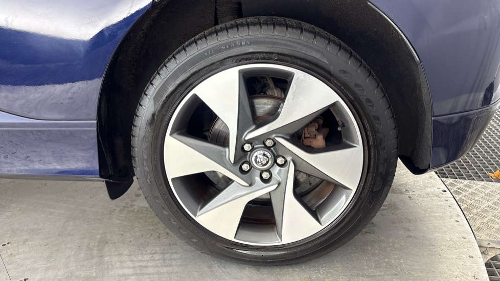 JAGUAR I-PACE Image 18