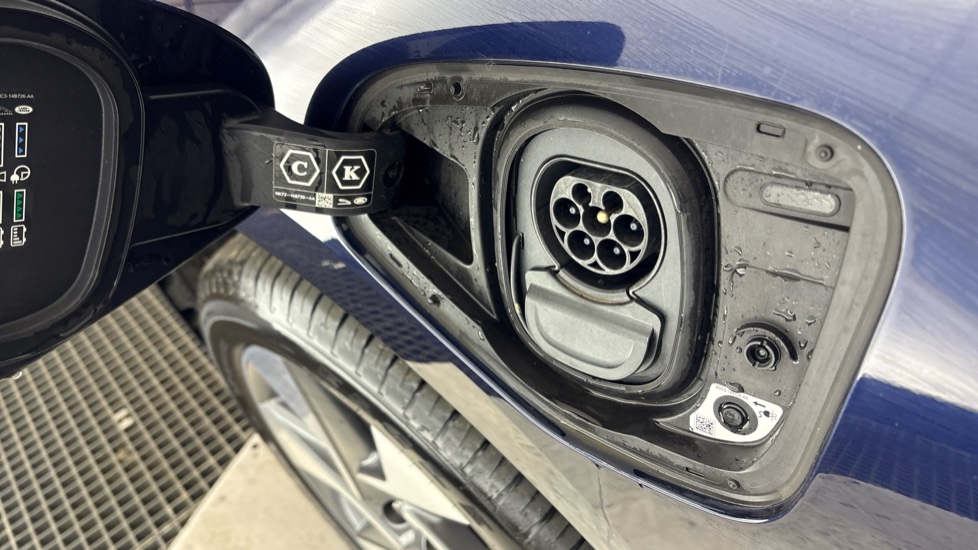 JAGUAR I-PACE Image 21
