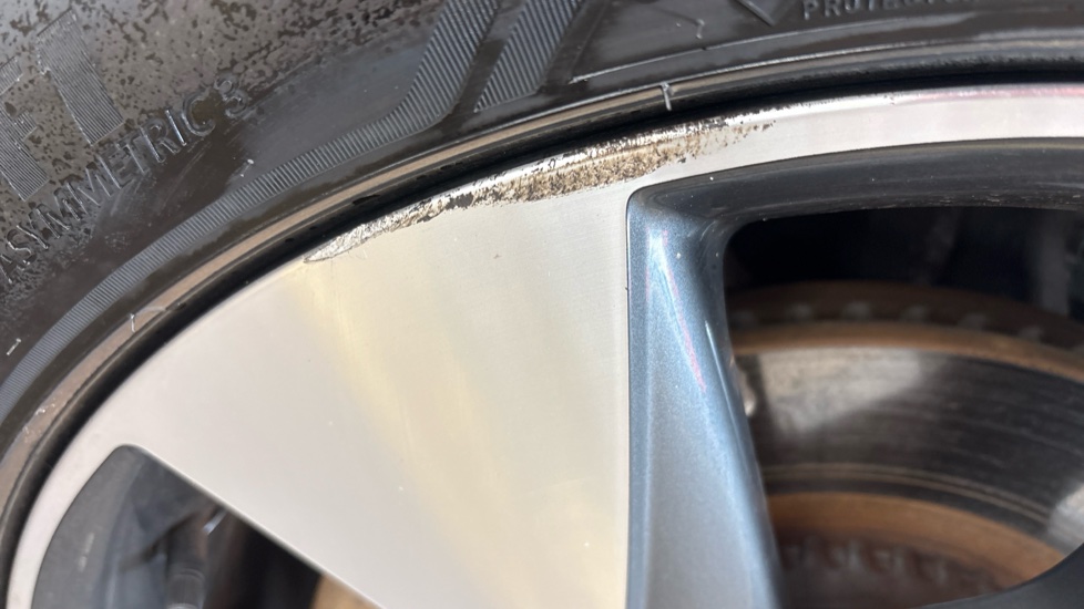 JAGUAR I-PACE scuffs