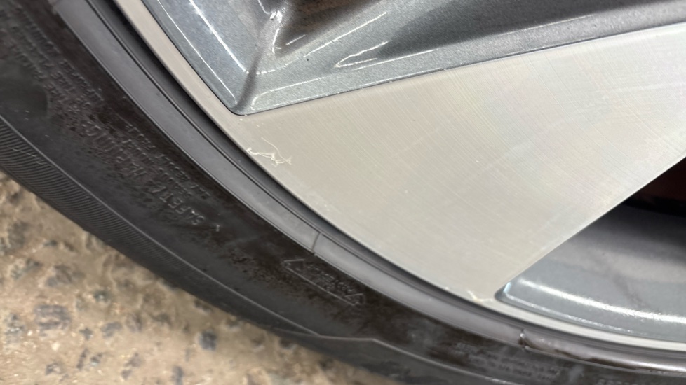 JAGUAR I-PACE scuffs