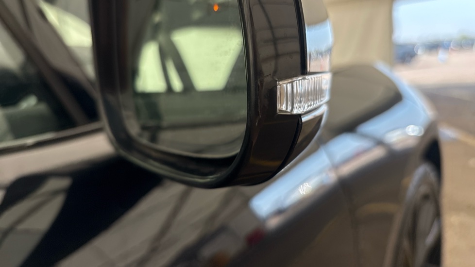 JAGUAR I-PACE Scuff and crack