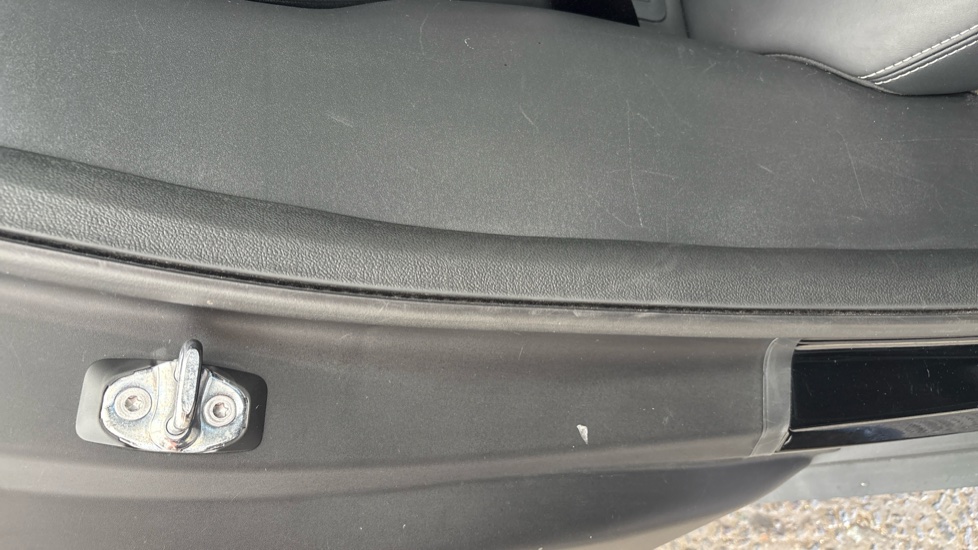 JAGUAR I-PACE Scratches and scuff