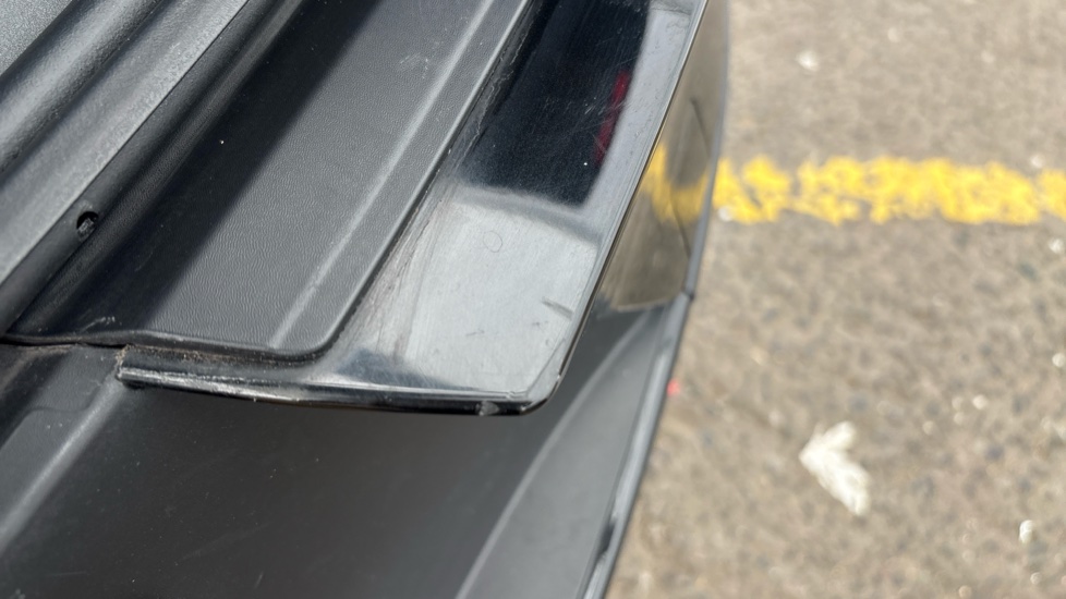 JAGUAR I-PACE Chips and scratches