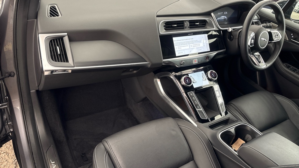 JAGUAR I-PACE Image 10