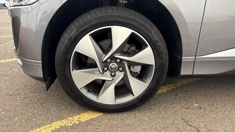 JAGUAR I-PACE Image 17