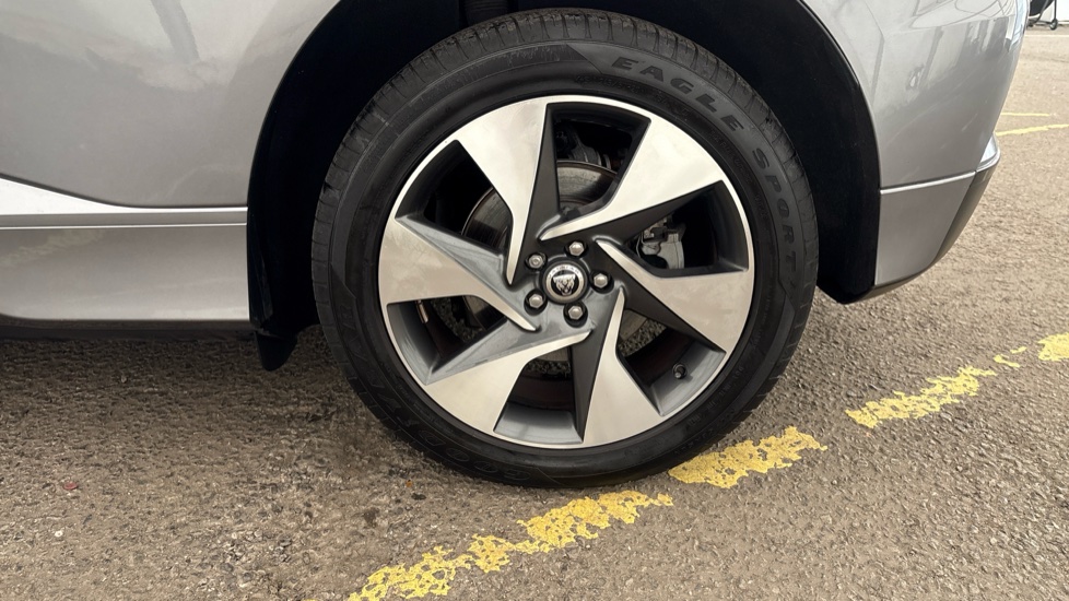 JAGUAR I-PACE Image 18