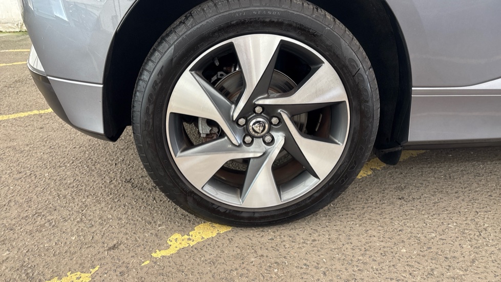 JAGUAR I-PACE Image 19