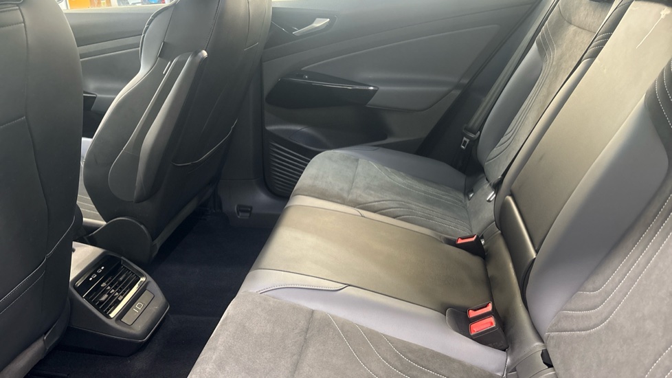 VOLKSWAGEN ID.4 ESTATE 210kW Life Pro 77kWh 5dr Auto