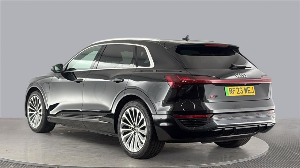 AUDI Q8 Image 3