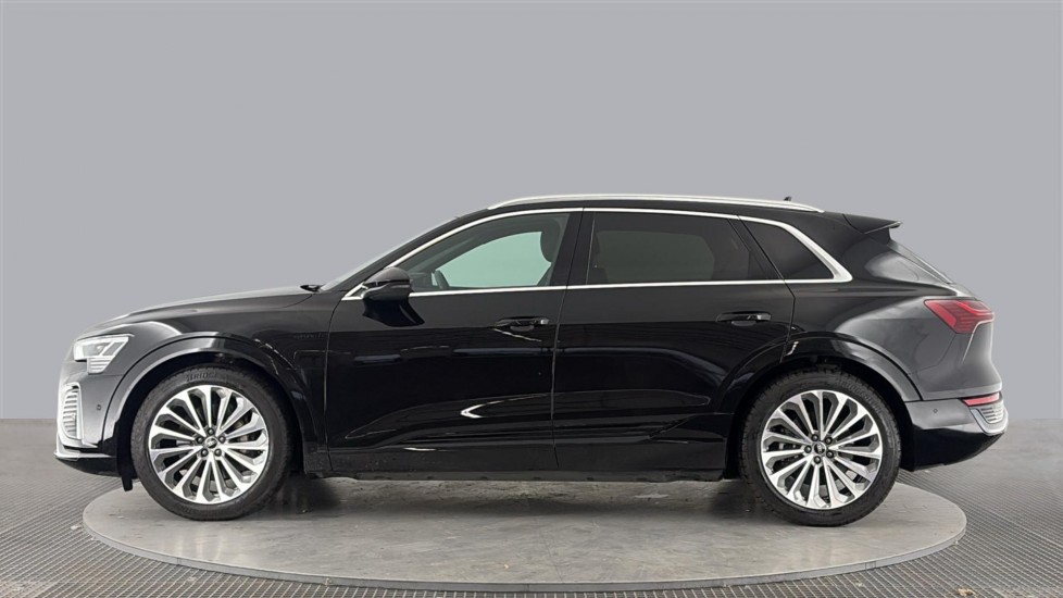 AUDI Q8 Image 2