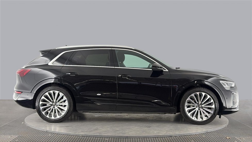 AUDI Q8 Image 6