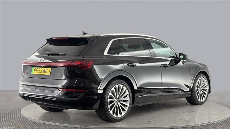 AUDI Q8 Image 5