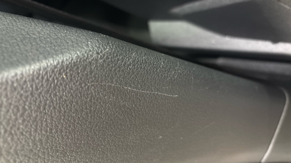 AUDI Q8 scratches and chips